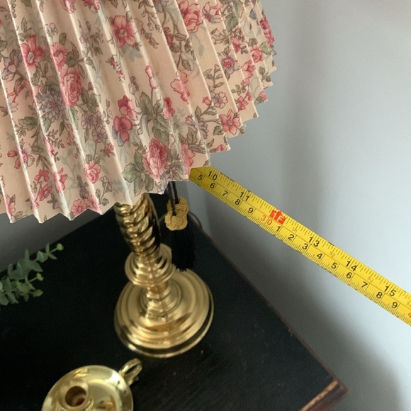Vintage brass table lamp with vintage lampshade floral cottage core traditional - Picture 10 of 15